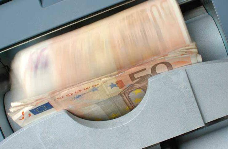 Χαλάρωση Capital Control: Στα 2.300€ το νέο όριο μηνιαίας ανάληψης