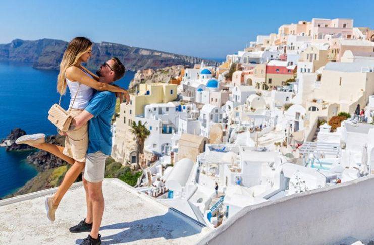 Τι κι αν δεν πήγες διακοπές; Αυτή η εφαρμογή σε φωτογραφίζει σε δημοφιλείς προορισμούς!