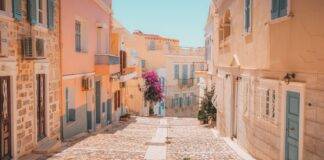 Η Σύρος και η Πάρος προβάλλονται από το το Conde Nast Traveler
