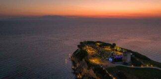 Sani Festival 2025: Αυτό το καλοκαίρι, ο Λόφος της Σάνης θα φωτιστεί ξανά. Δείτε το πρόγραμμα!