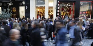Πρεμιέρα για τις θερινές εκπτώσεις: Πότε ξεκινούν, ποια Κυριακή είναι ανοιχτά τα καταστήματα
