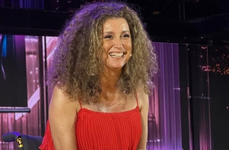 Η αγαπημένη stand-up comedian Κατερίνα Βρανά έρχεται στην Θεσσαλονίκη με την παράσταση «Χάρηκα!»